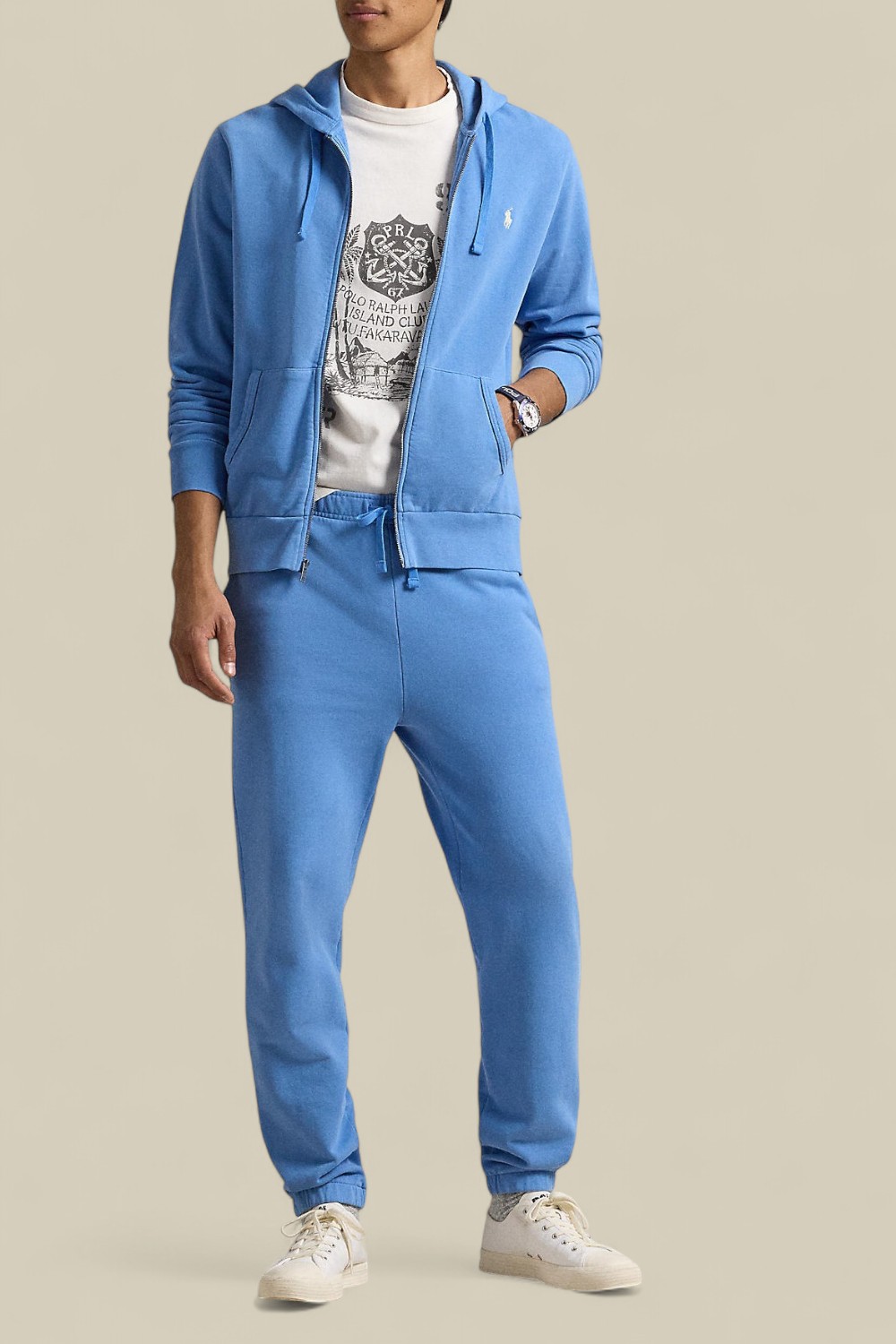 תמונת כל הלוק של סווטשירט קפוצ'ון